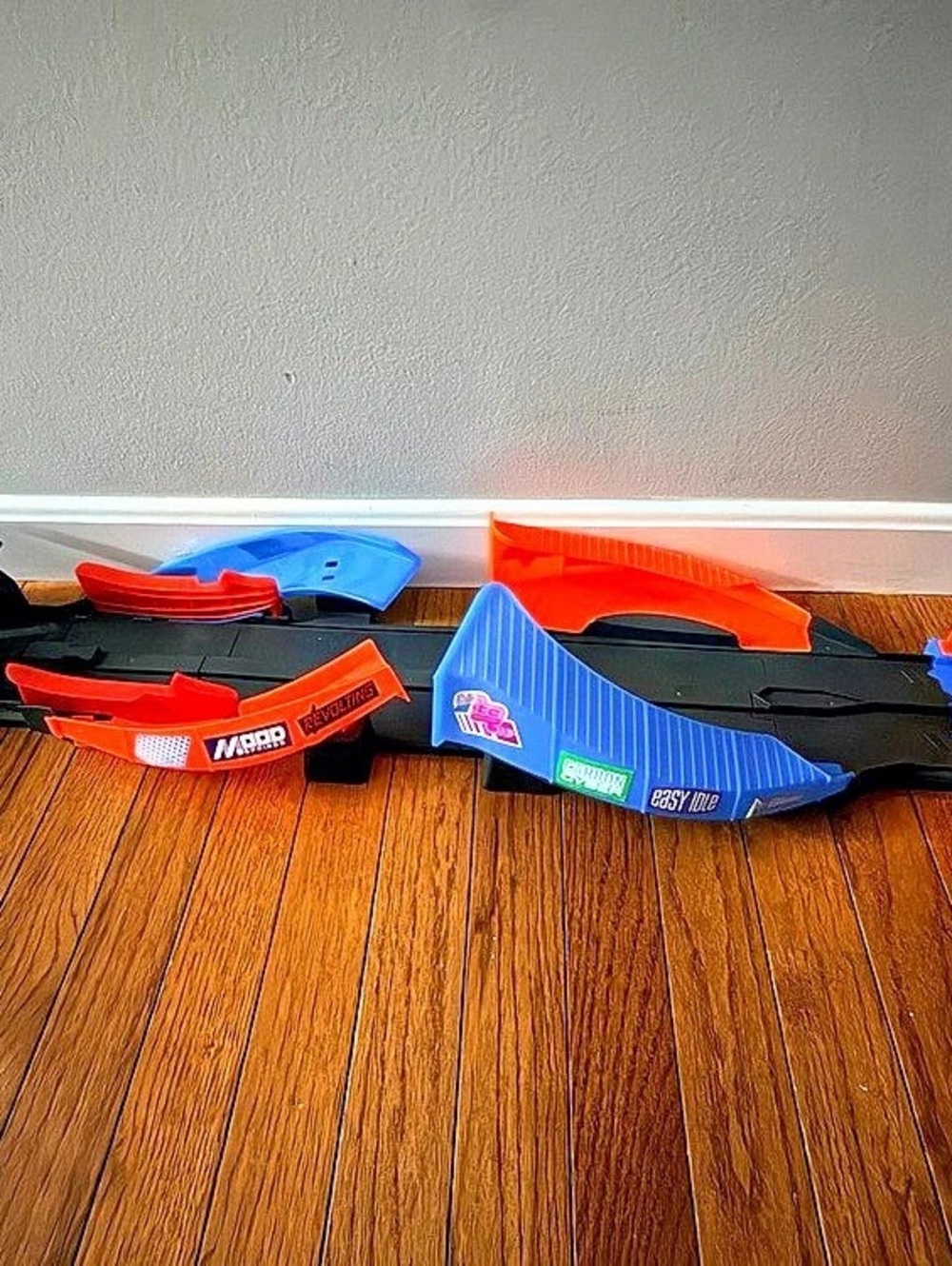 Hot Wheels Dragstrip Champion Track Set glows in the dark